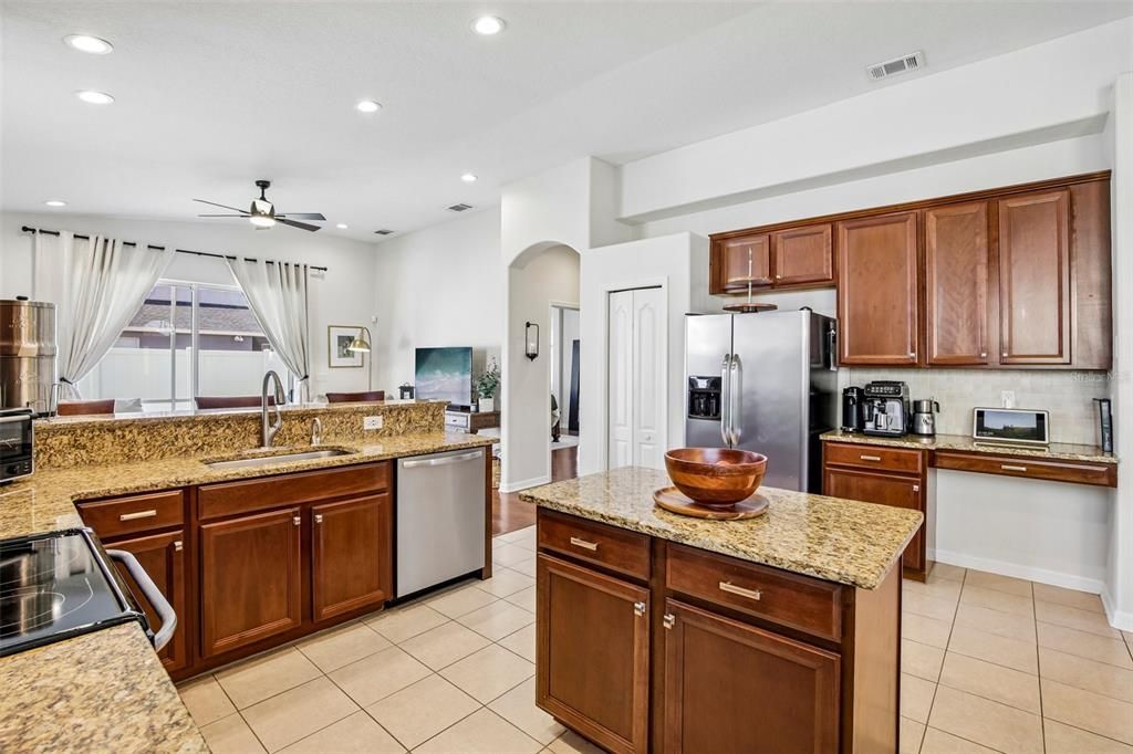 For Sale: $479,900 (3 beds, 2 baths, 2005 Square Feet)