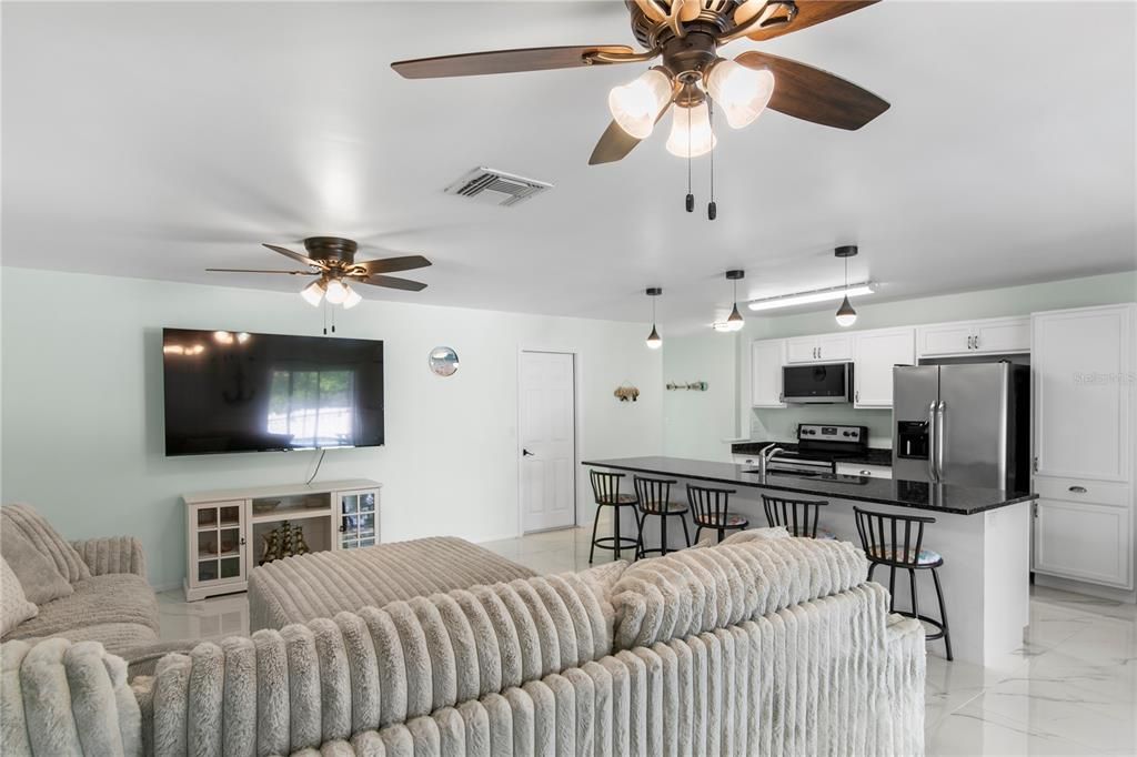 For Sale: $325,000 (3 beds, 2 baths, 1413 Square Feet)