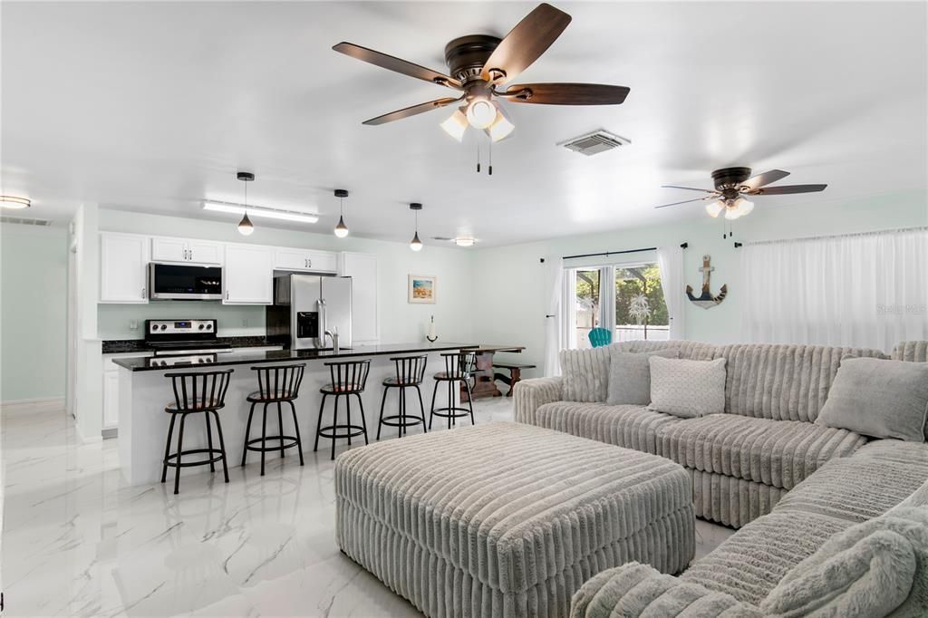For Sale: $325,000 (3 beds, 2 baths, 1413 Square Feet)