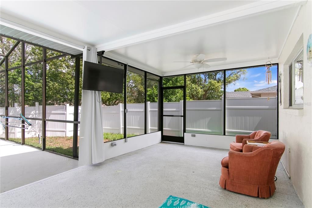 For Sale: $325,000 (3 beds, 2 baths, 1413 Square Feet)