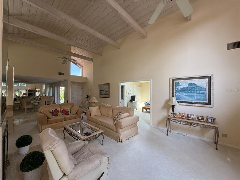Activo con contrato: $460,000 (3 camas, 2 baños, 2315 Pies cuadrados)