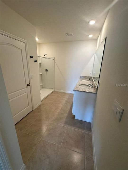 В аренду: $2,300 (3 спален, 2 ванн, 1725 Квадратных фут)