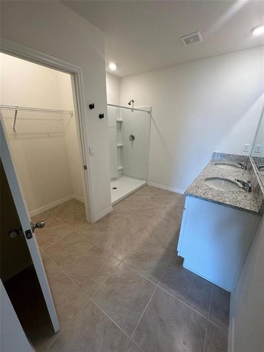 В аренду: $2,300 (3 спален, 2 ванн, 1725 Квадратных фут)