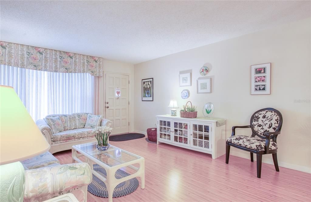 For Rent: $1,600 (2 beds, 2 baths, 1100 Square Feet)