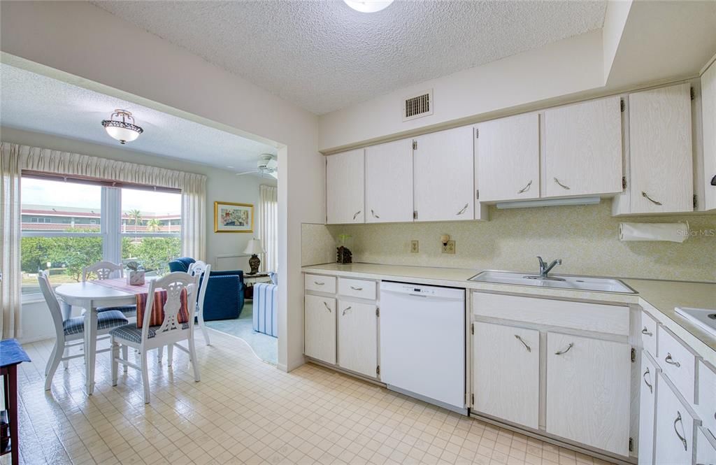 For Rent: $1,600 (2 beds, 2 baths, 1100 Square Feet)