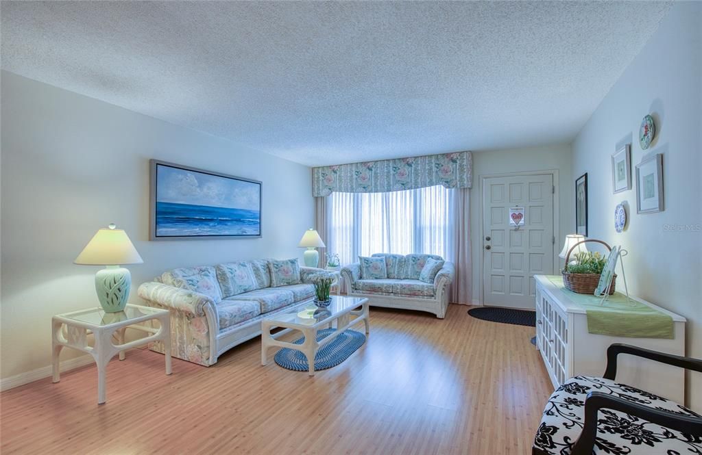 For Rent: $1,600 (2 beds, 2 baths, 1100 Square Feet)