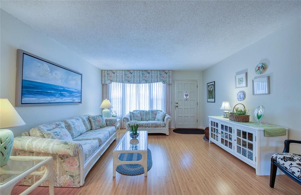 For Rent: $1,600 (2 beds, 2 baths, 1100 Square Feet)
