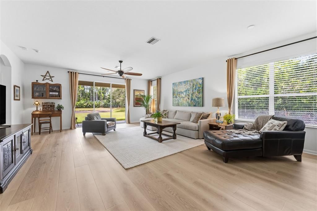 En Venta: $619,900 (4 camas, 3 baños, 2416 Pies cuadrados)