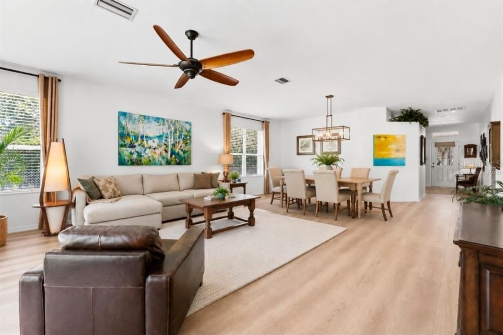 En Venta: $619,900 (4 camas, 3 baños, 2416 Pies cuadrados)