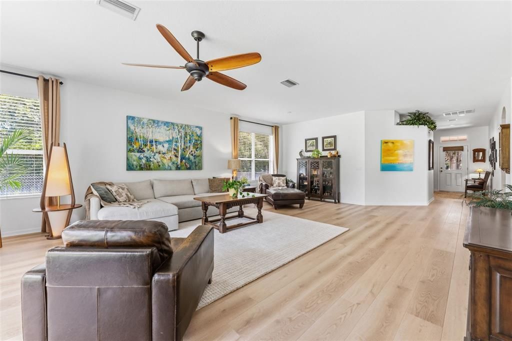 En Venta: $619,900 (4 camas, 3 baños, 2416 Pies cuadrados)
