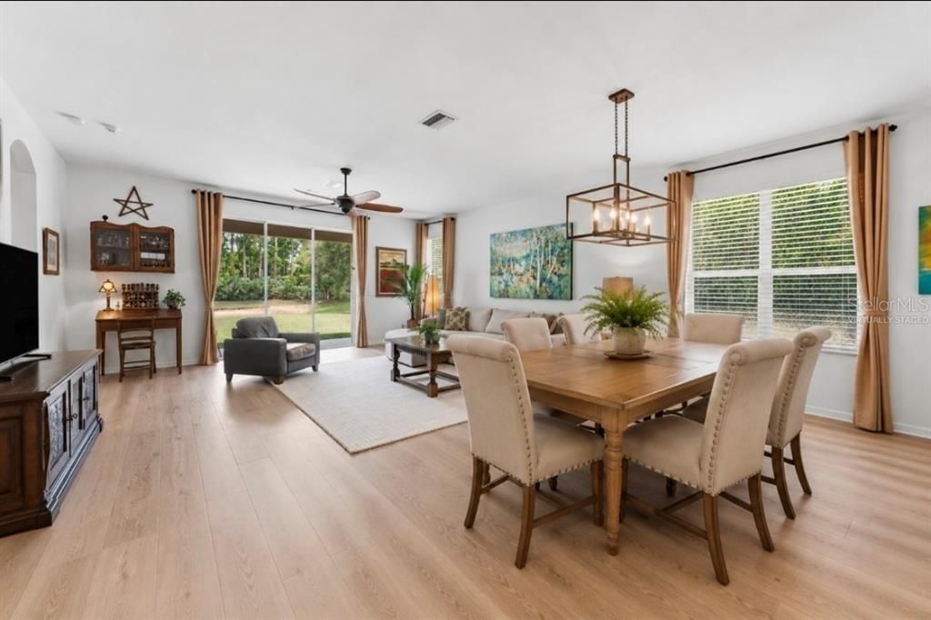 En Venta: $619,900 (4 camas, 3 baños, 2416 Pies cuadrados)