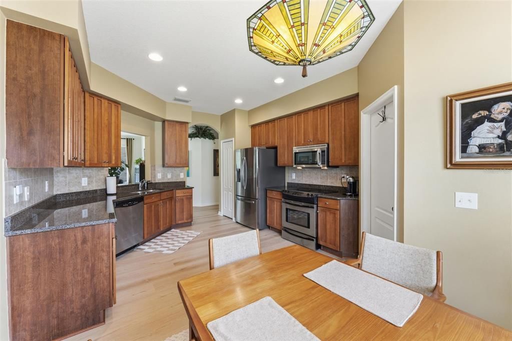 En Venta: $619,900 (4 camas, 3 baños, 2416 Pies cuadrados)