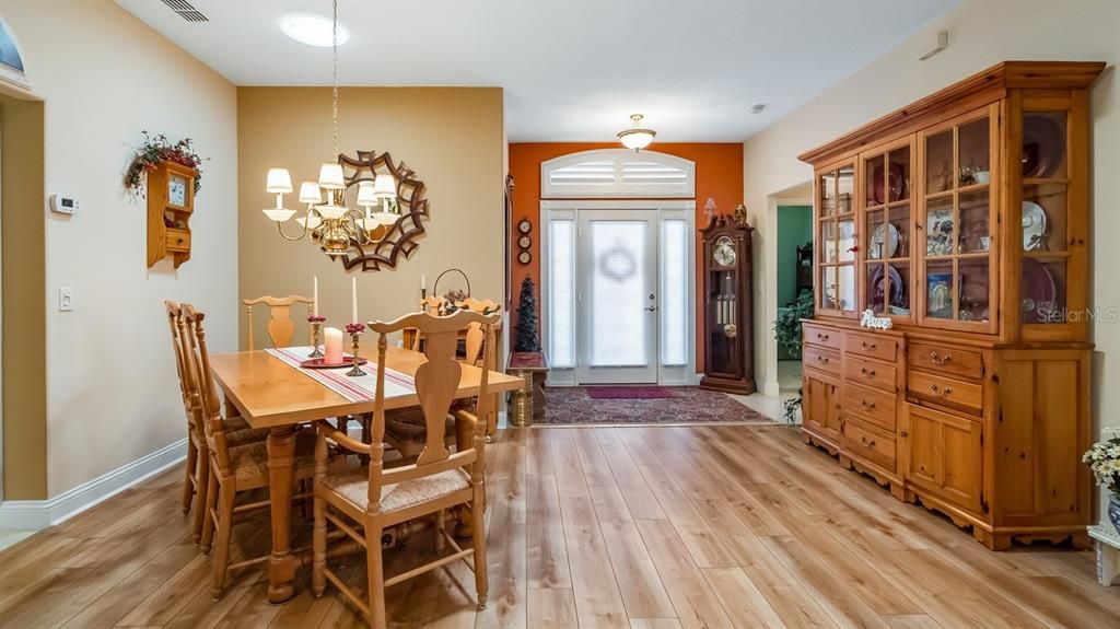 На продажу: $449,900 (2 спален, 2 ванн, 2010 Квадратных фут)