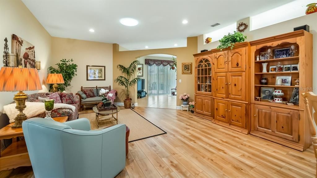 На продажу: $449,900 (2 спален, 2 ванн, 2010 Квадратных фут)