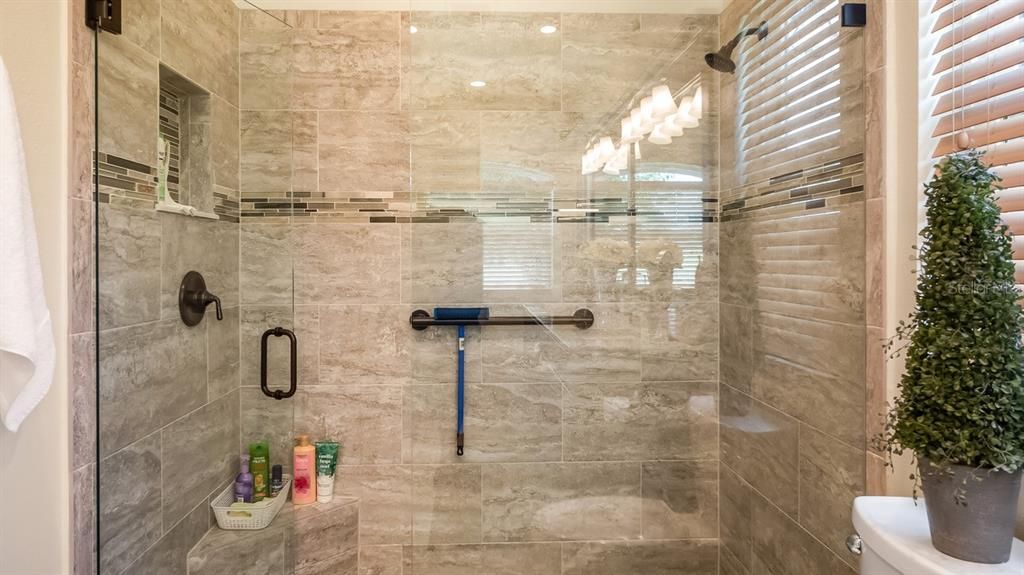 На продажу: $449,900 (2 спален, 2 ванн, 2010 Квадратных фут)