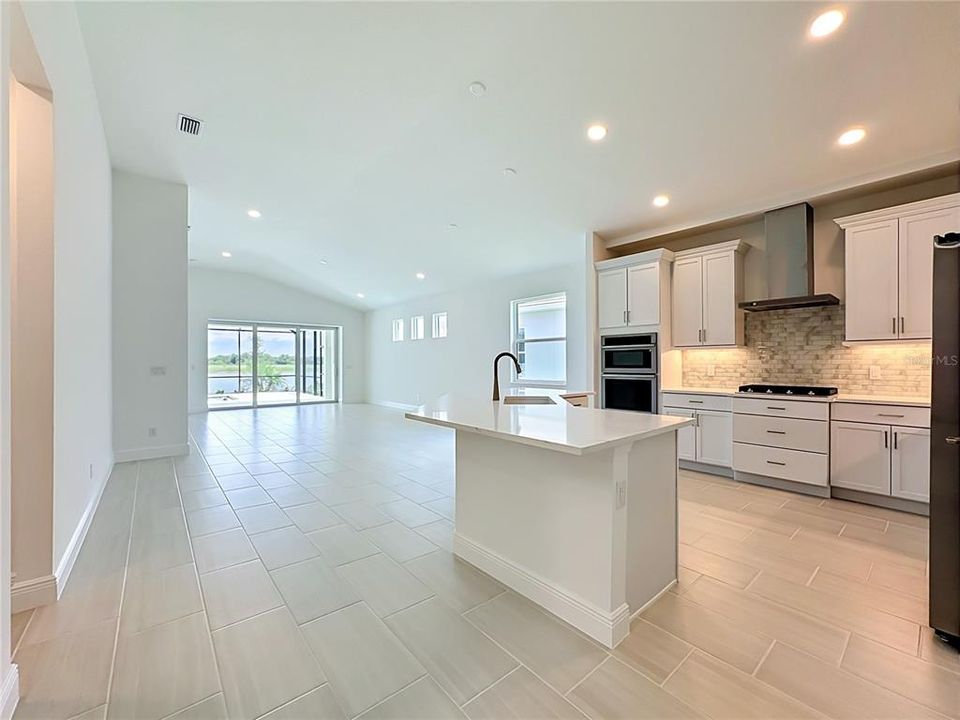En Venta: $809,990 (3 camas, 2 baños, 2156 Pies cuadrados)