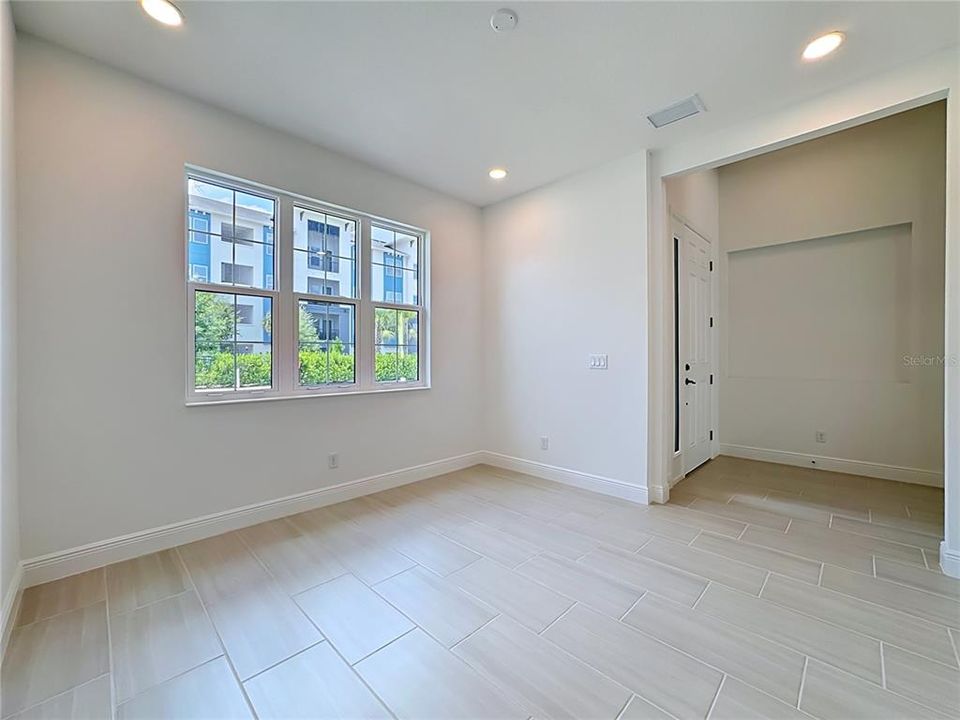 En Venta: $809,990 (3 camas, 2 baños, 2156 Pies cuadrados)
