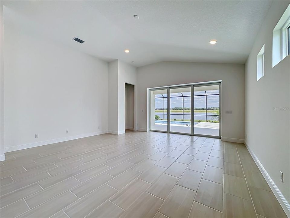 En Venta: $809,990 (3 camas, 2 baños, 2156 Pies cuadrados)