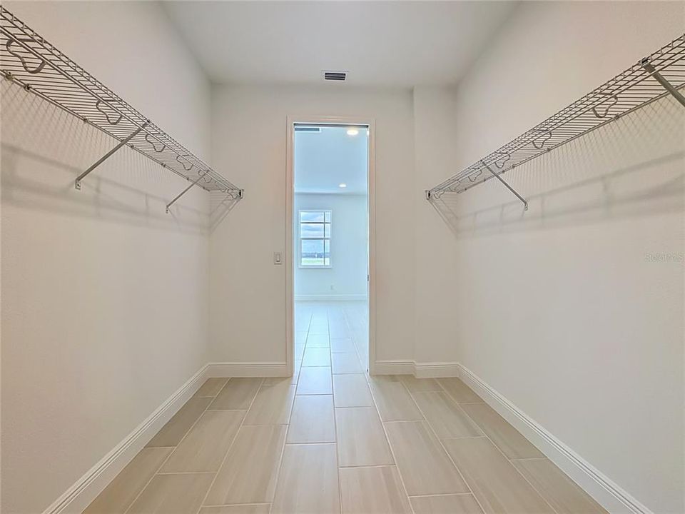 En Venta: $809,990 (3 camas, 2 baños, 2156 Pies cuadrados)