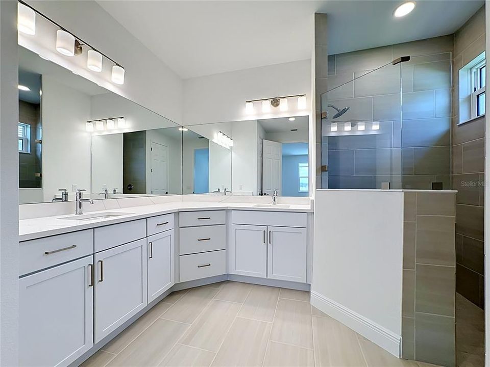 En Venta: $809,990 (3 camas, 2 baños, 2156 Pies cuadrados)
