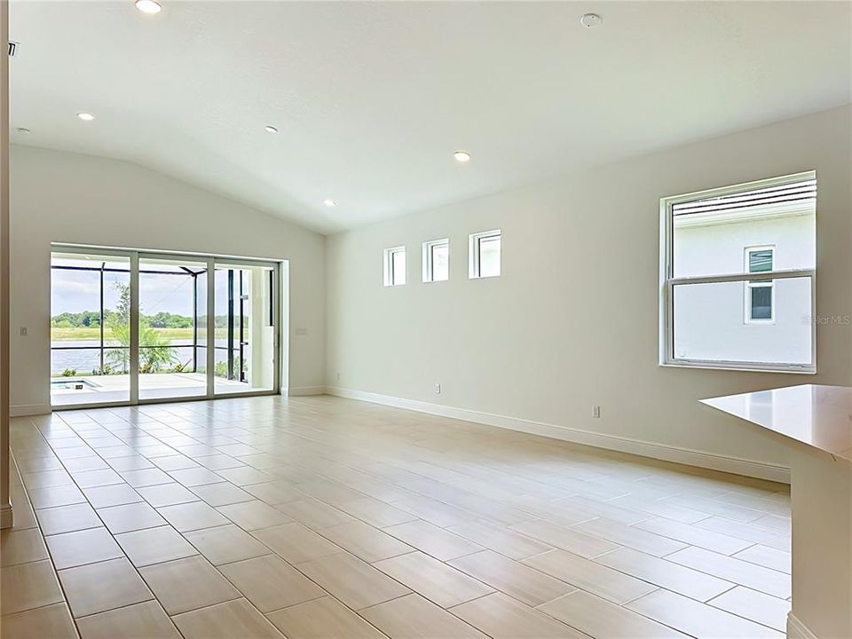En Venta: $809,990 (3 camas, 2 baños, 2156 Pies cuadrados)