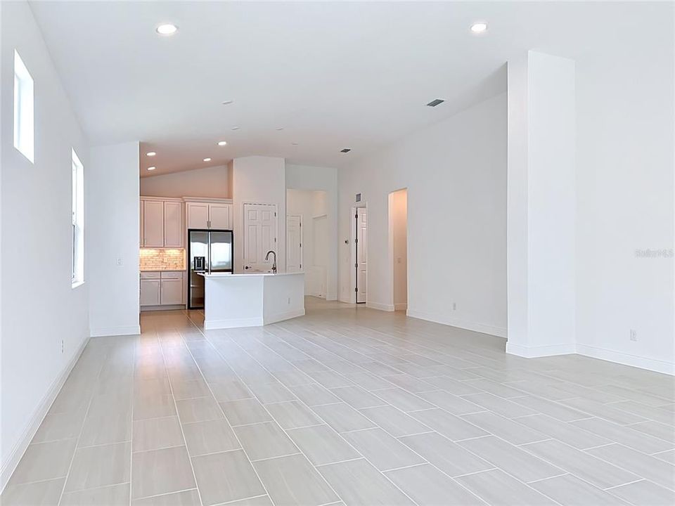En Venta: $809,990 (3 camas, 2 baños, 2156 Pies cuadrados)