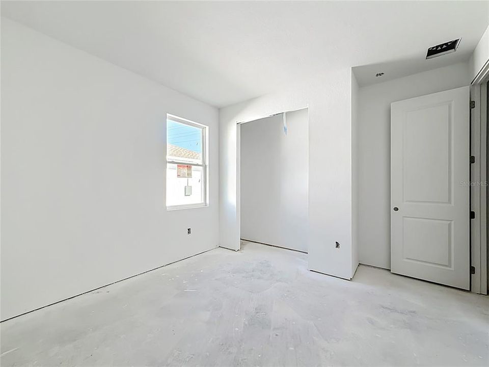 На продажу: $279,900 (4 спален, 2 ванн, 2560 Квадратных фут)