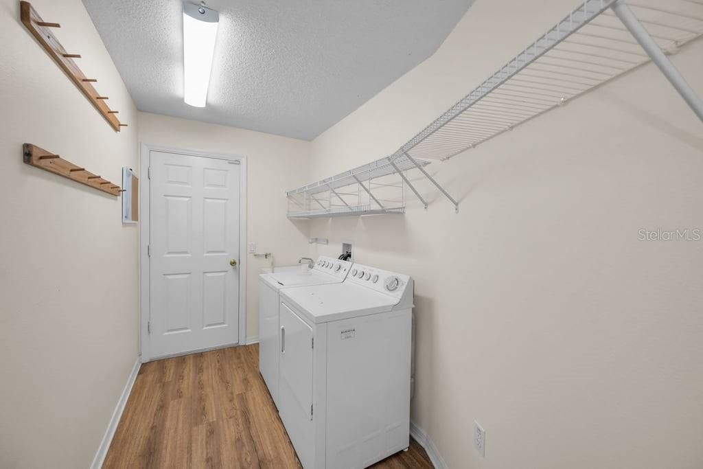 En Venta: $395,000 (3 camas, 2 baños, 2031 Pies cuadrados)