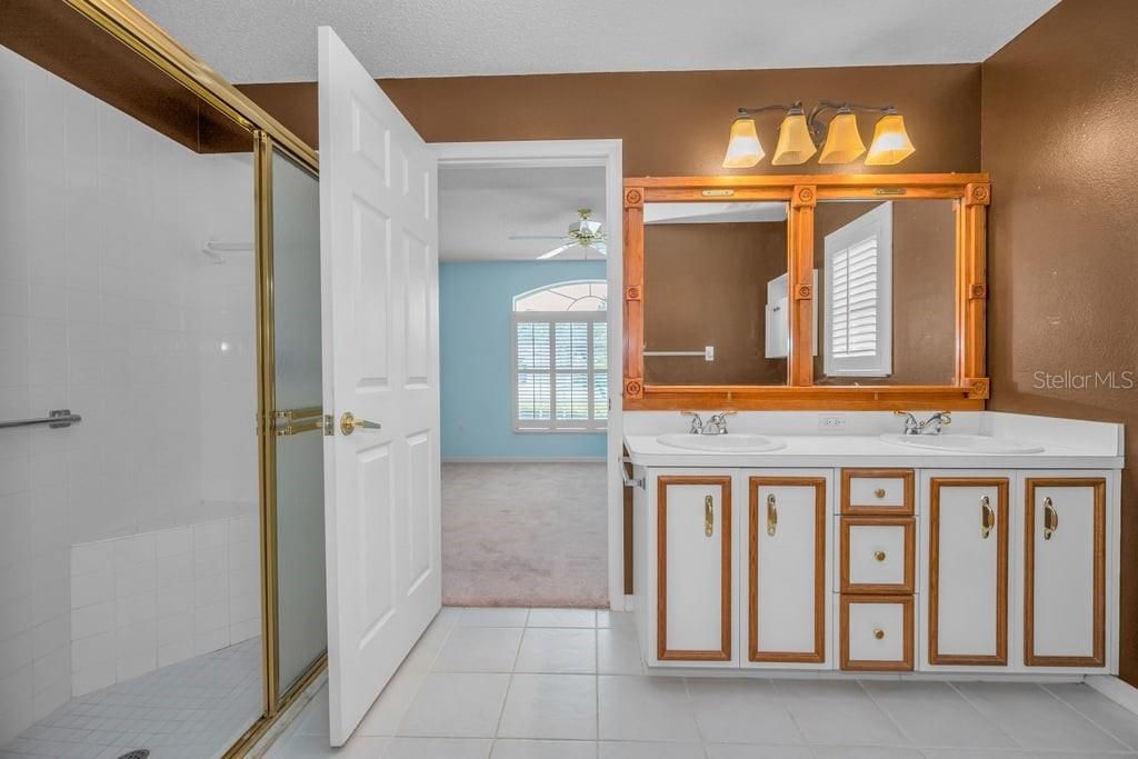 En Venta: $395,000 (3 camas, 2 baños, 2031 Pies cuadrados)