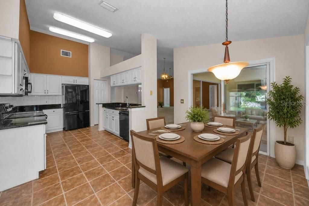 En Venta: $395,000 (3 camas, 2 baños, 2031 Pies cuadrados)