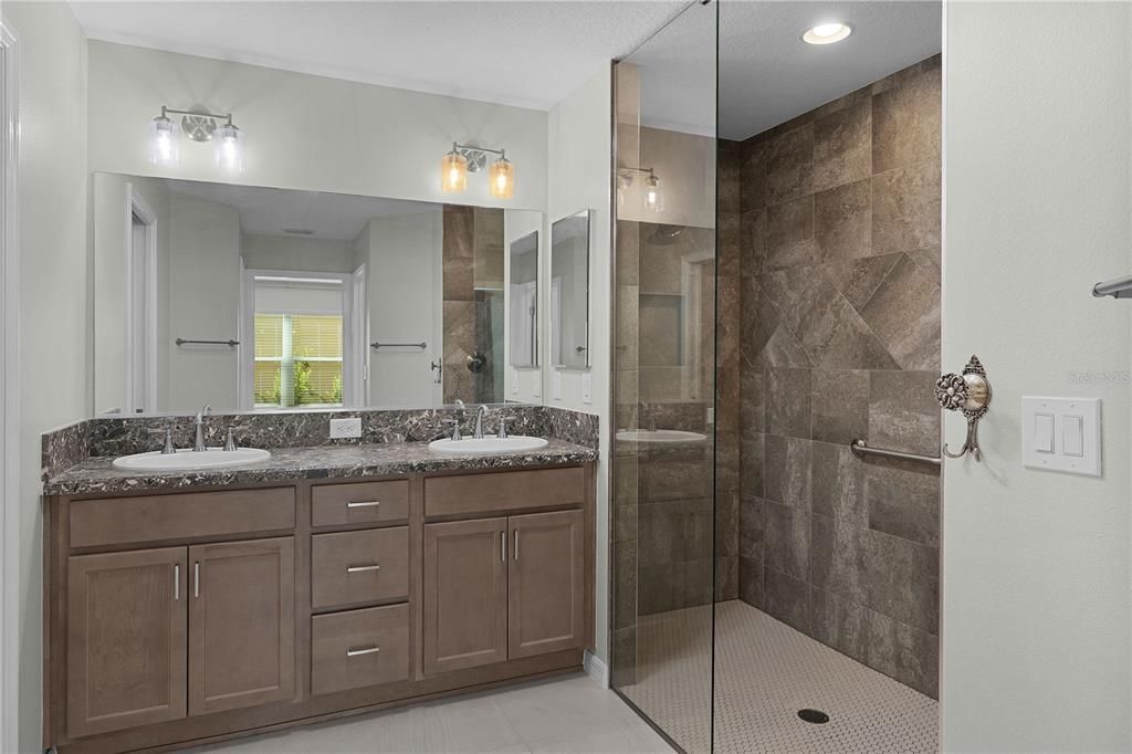 For Sale: $368,900 (3 beds, 2 baths, 1492 Square Feet)