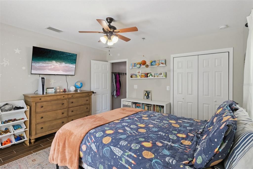 For Sale: $275,000 (3 beds, 2 baths, 1652 Square Feet)