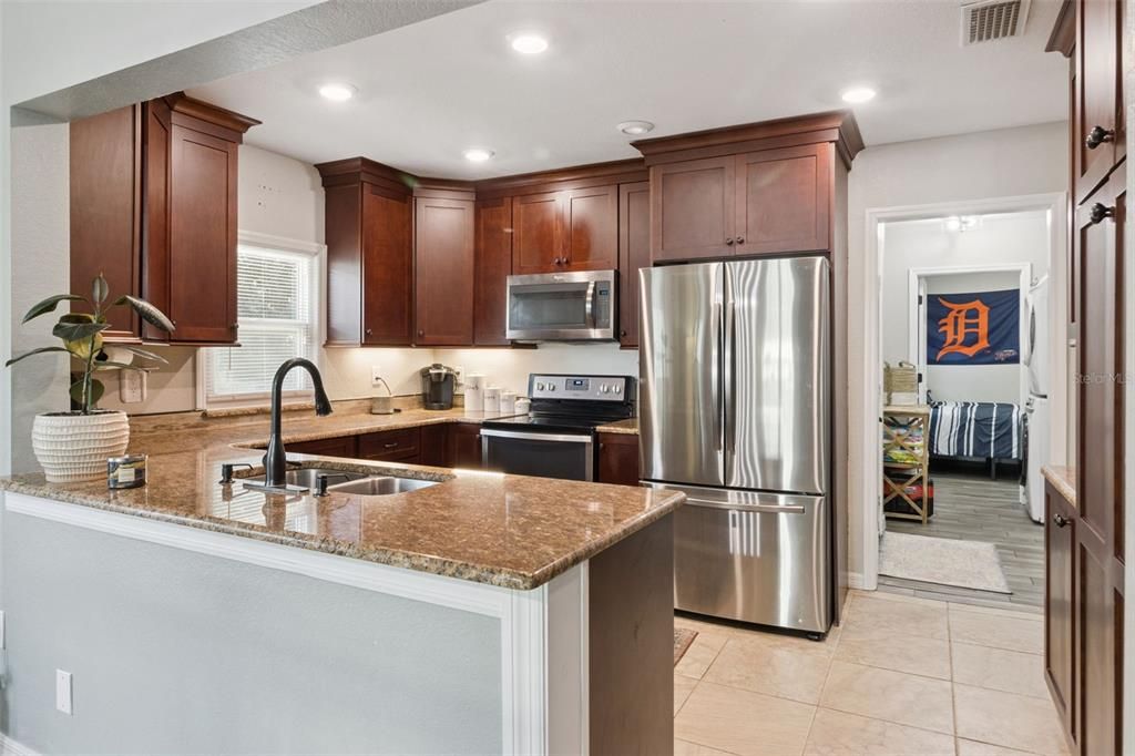 For Sale: $275,000 (3 beds, 2 baths, 1652 Square Feet)