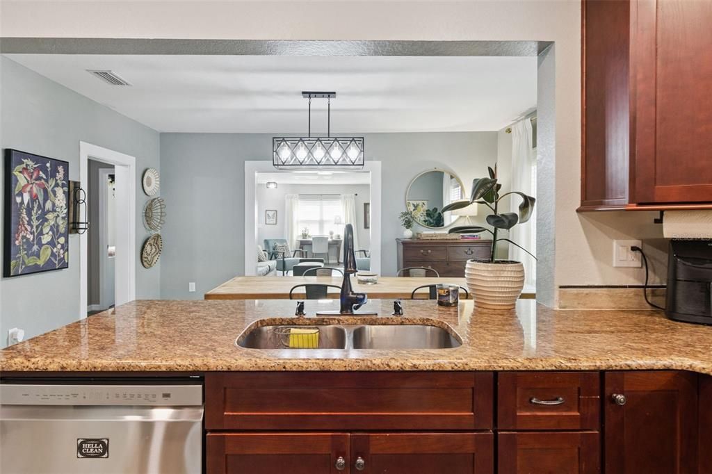 For Sale: $275,000 (3 beds, 2 baths, 1652 Square Feet)
