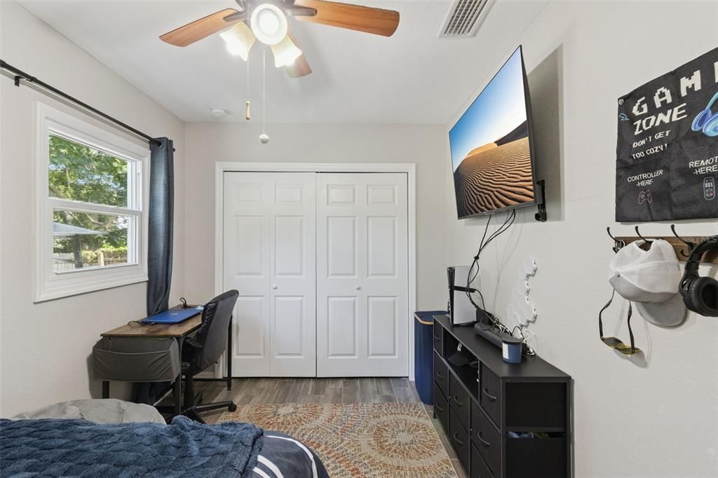 For Sale: $275,000 (3 beds, 2 baths, 1652 Square Feet)