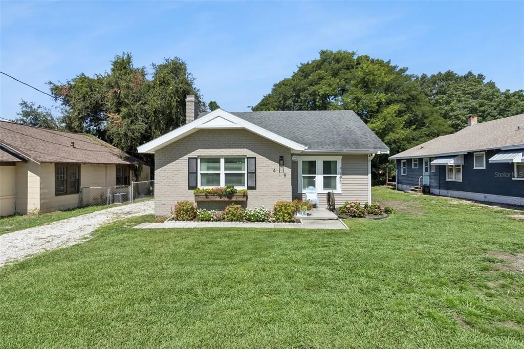 For Sale: $275,000 (3 beds, 2 baths, 1652 Square Feet)