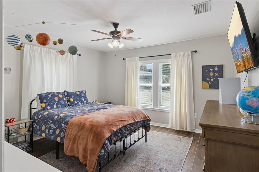 For Sale: $275,000 (3 beds, 2 baths, 1652 Square Feet)