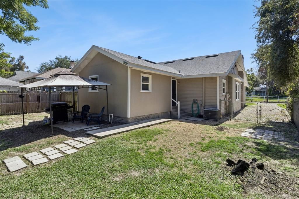 For Sale: $275,000 (3 beds, 2 baths, 1652 Square Feet)