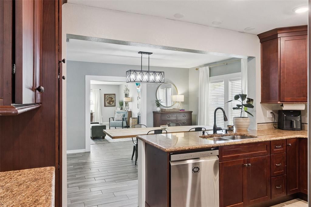 For Sale: $275,000 (3 beds, 2 baths, 1652 Square Feet)