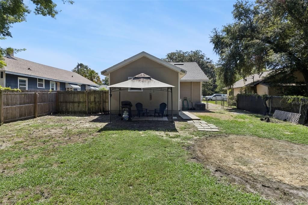 For Sale: $275,000 (3 beds, 2 baths, 1652 Square Feet)