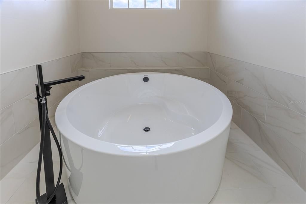For Sale: $545,000 (4 beds, 3 baths, 2991 Square Feet)