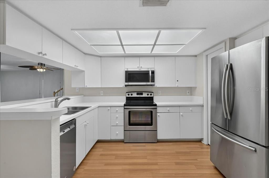 На продажу: $399,999 (3 спален, 3 ванн, 2174 Квадратных фут)