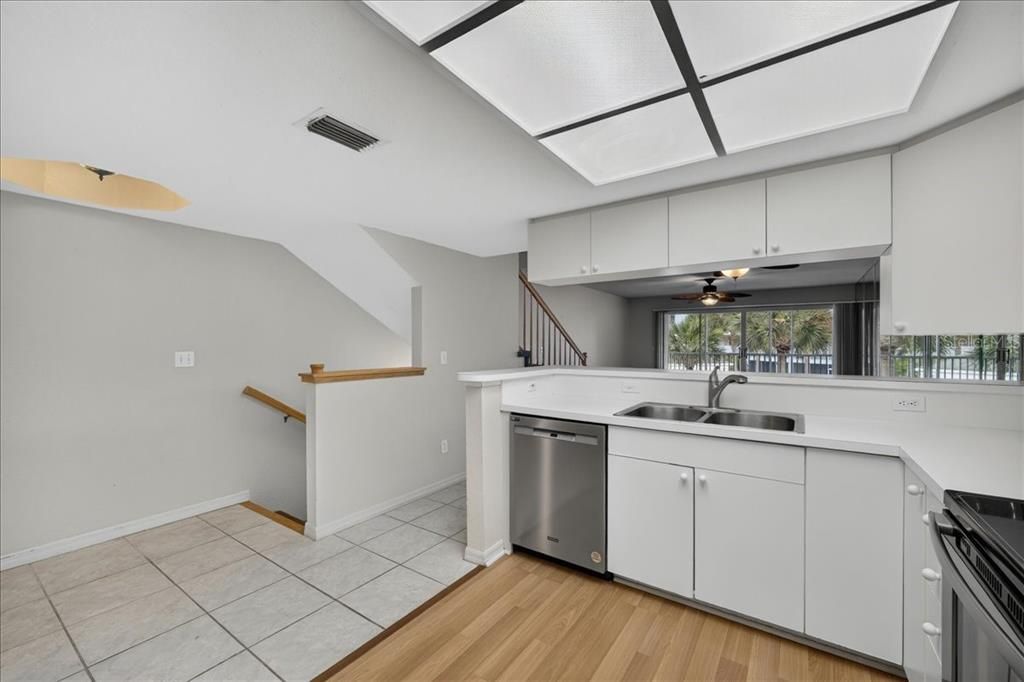 На продажу: $399,999 (3 спален, 3 ванн, 2174 Квадратных фут)