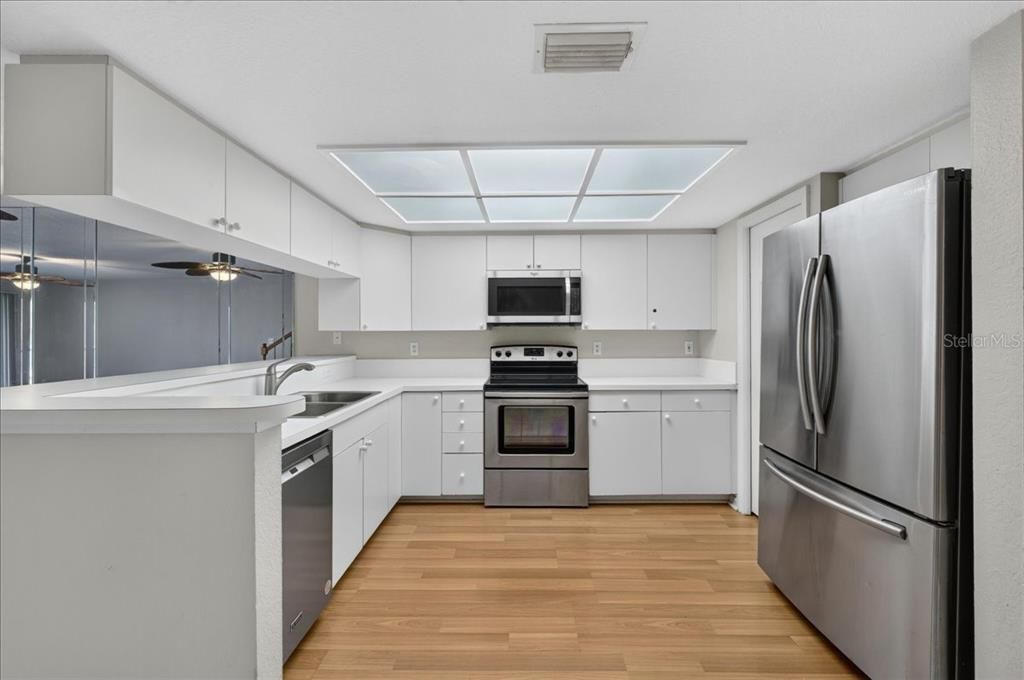 На продажу: $399,999 (3 спален, 3 ванн, 2174 Квадратных фут)