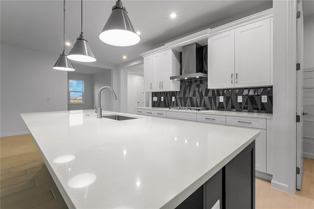 На продажу: $599,990 (3 спален, 3 ванн, 2129 Квадратных фут)