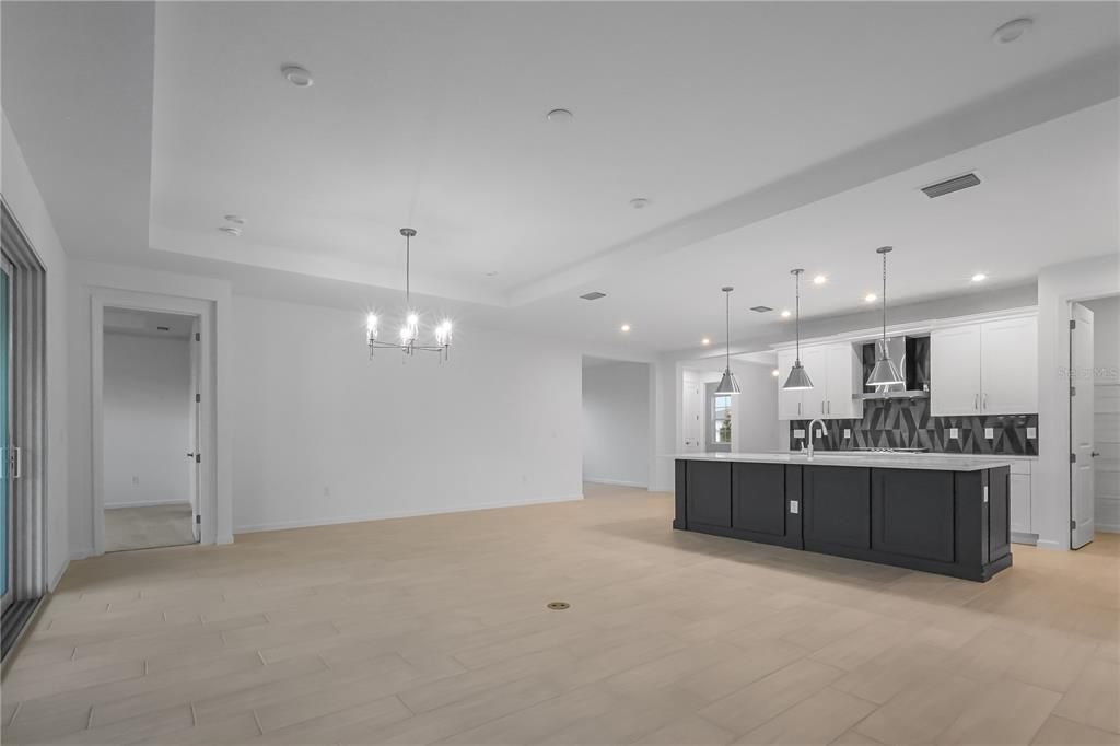 На продажу: $599,990 (3 спален, 3 ванн, 2129 Квадратных фут)