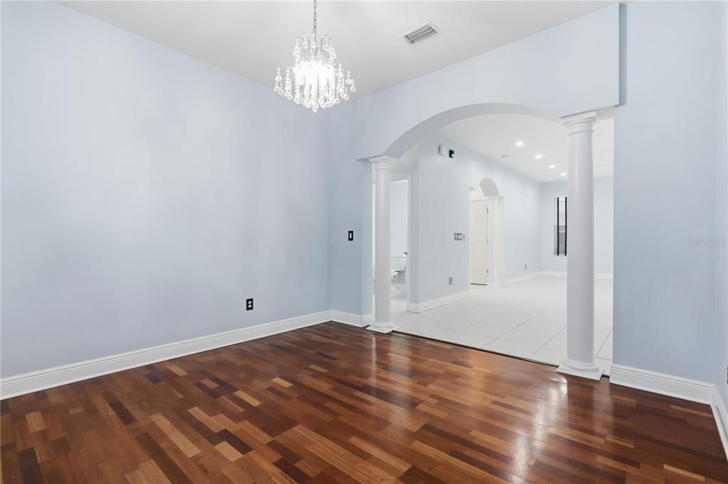 En Venta: $649,000 (4 camas, 3 baños, 2918 Pies cuadrados)