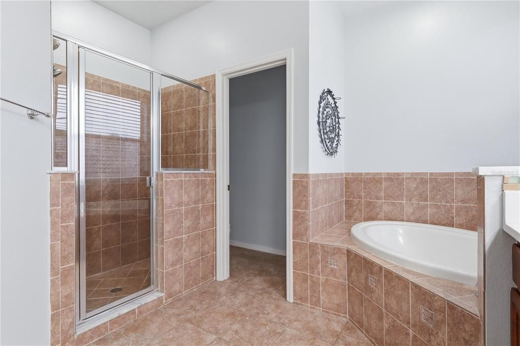 En Venta: $649,000 (4 camas, 3 baños, 2918 Pies cuadrados)