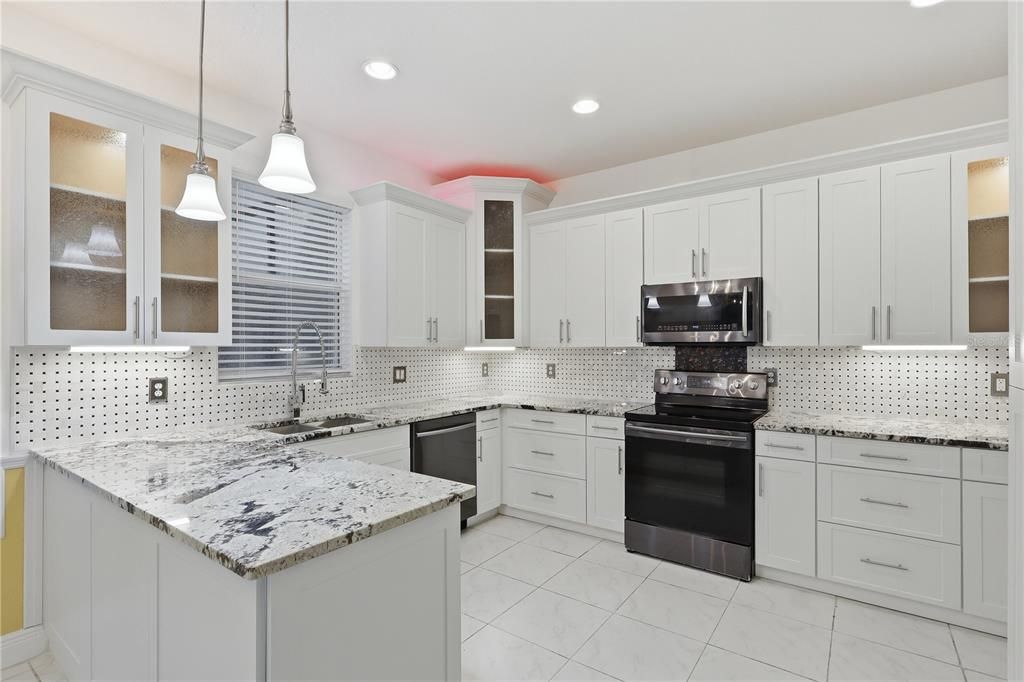 En Venta: $649,000 (4 camas, 3 baños, 2918 Pies cuadrados)