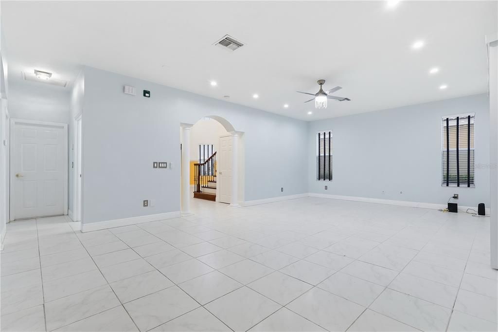 En Venta: $649,000 (4 camas, 3 baños, 2918 Pies cuadrados)